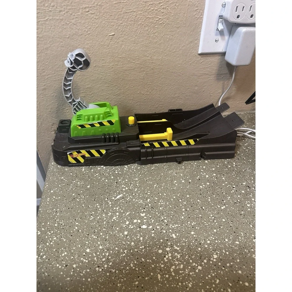 Hot Wheels Launcher Plastic 2019‎ Mattel GKY00 1186 MJ 1 NL